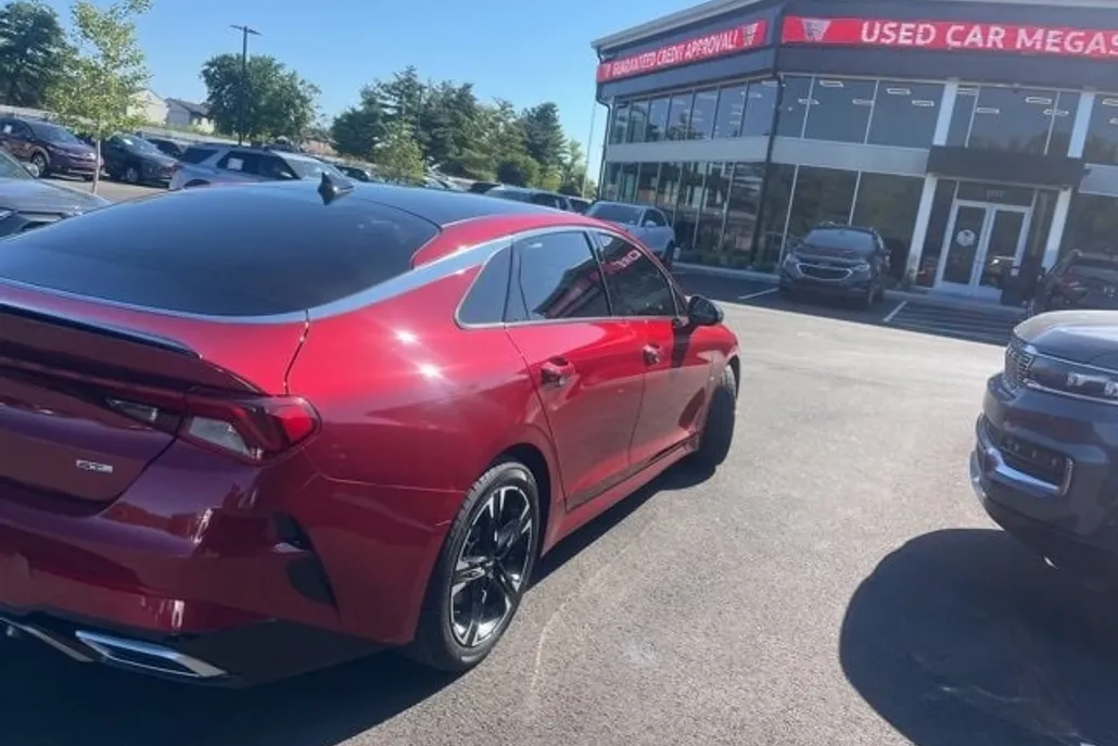 2024 Kia K5 GT-Line photo 1