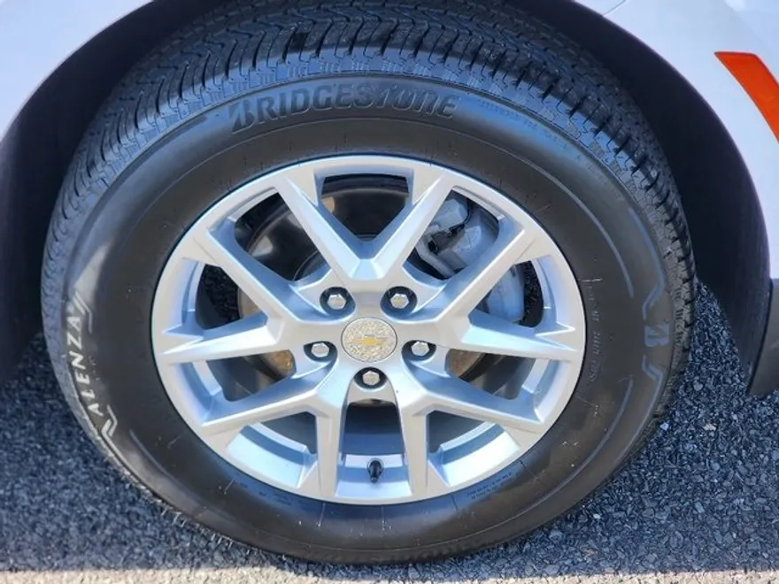 2022 Chevrolet Equinox LT photo 1