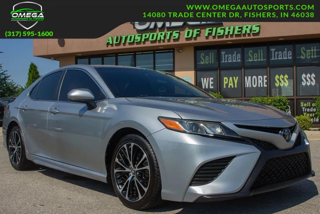 2018 Toyota Camry SE photo 1