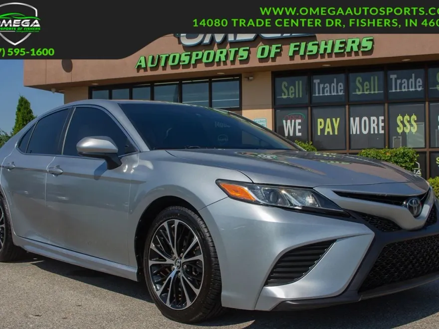 2018 Toyota Camry SE photo 1