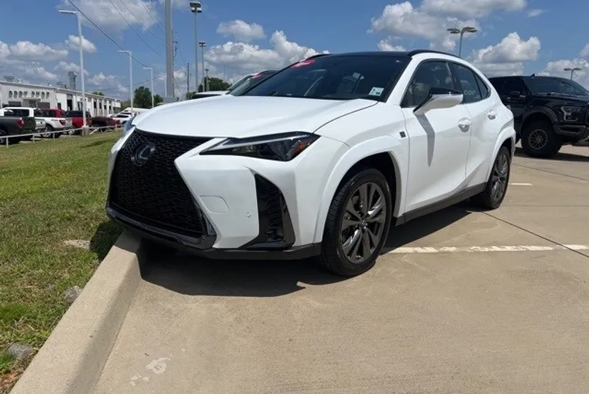2024 Lexus UX 250h F SPORT Design photo 1