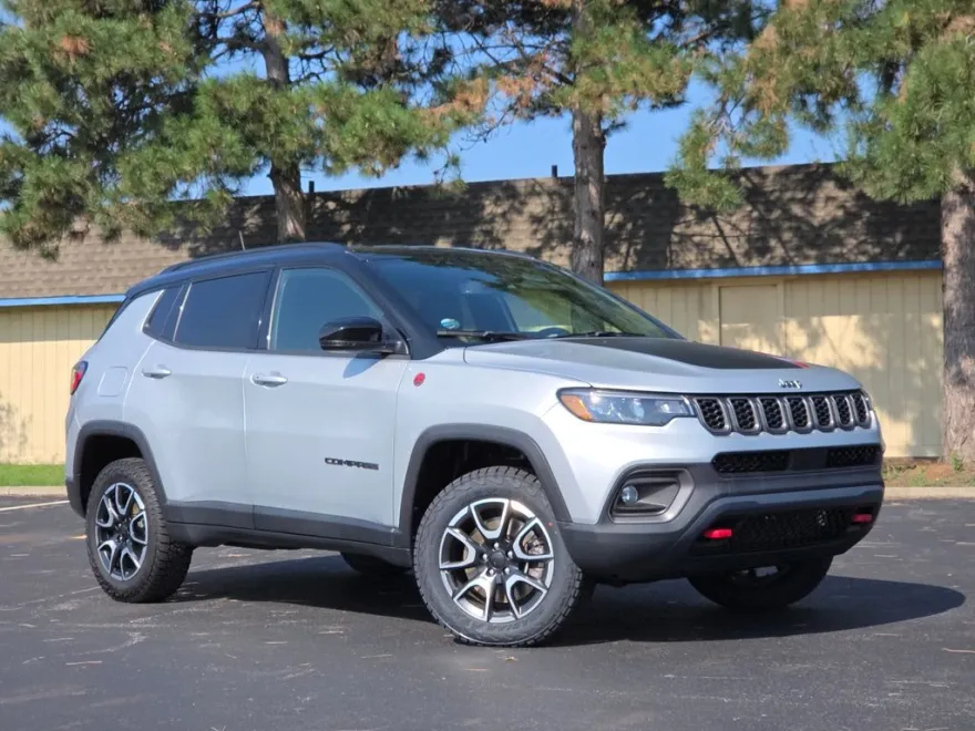 2024 Jeep Compass Trailhawk photo 1