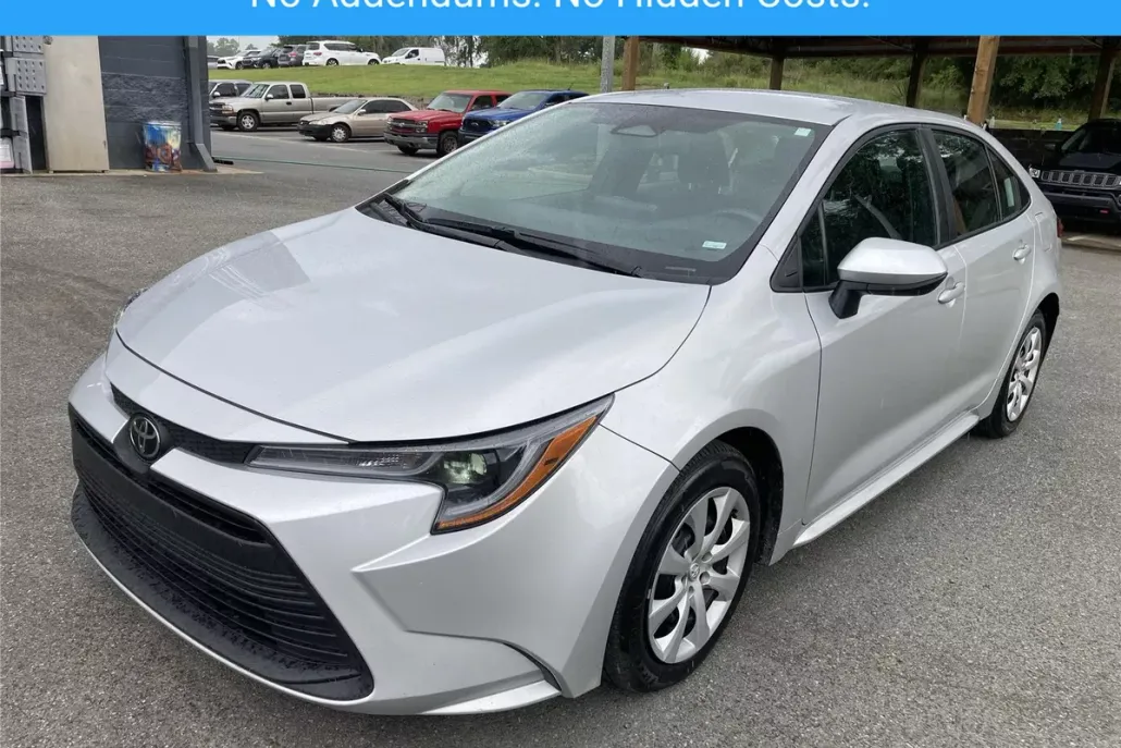 2024 Toyota Corolla LE photo 1