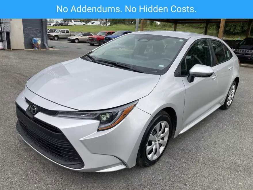 2024 Toyota Corolla LE photo 1