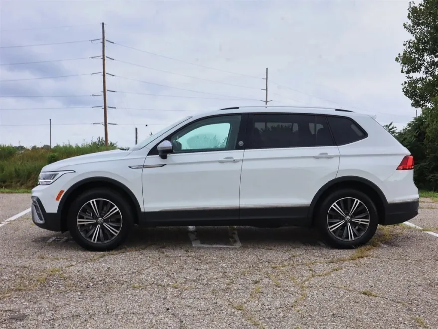 2024 Volkswagen Tiguan Wolfsburg Edition photo 1
