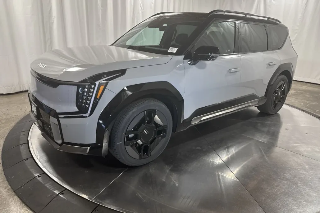 2026 Kia EV9 GT-Line photo 1