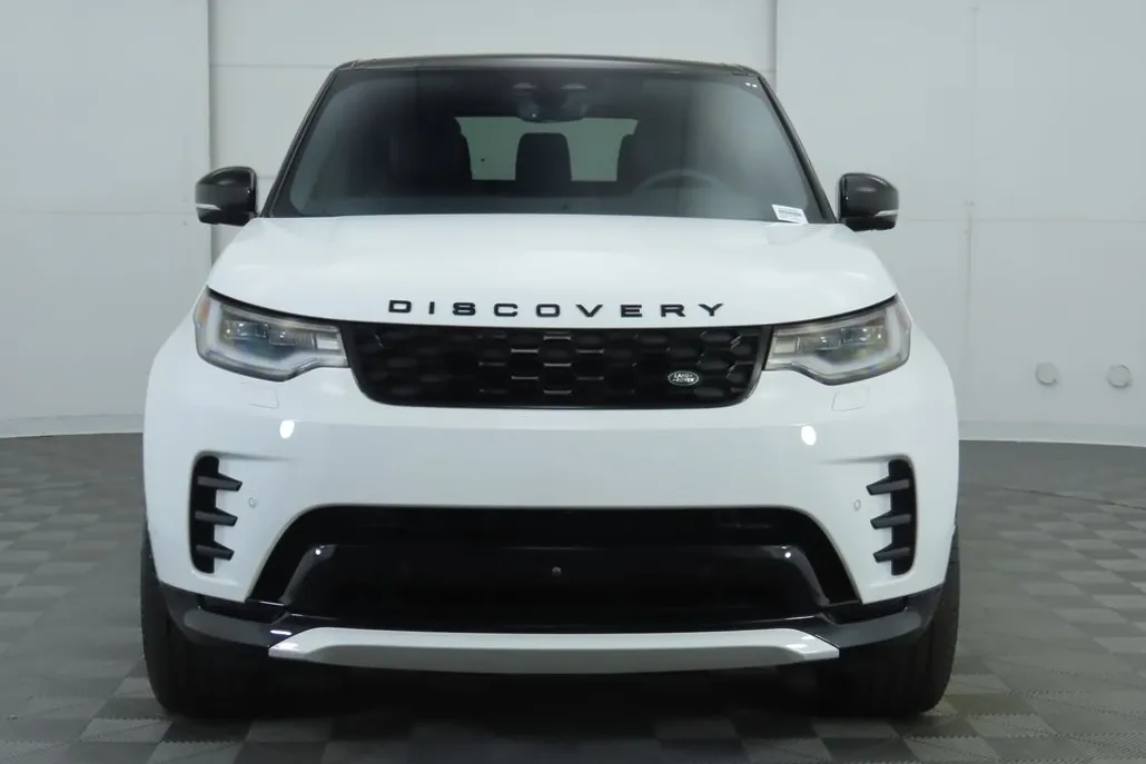 2024 Land Rover Discovery P360 Dynamic SE photo 1