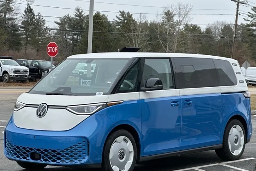 2025 Volkswagen ID. Buzz photo 1