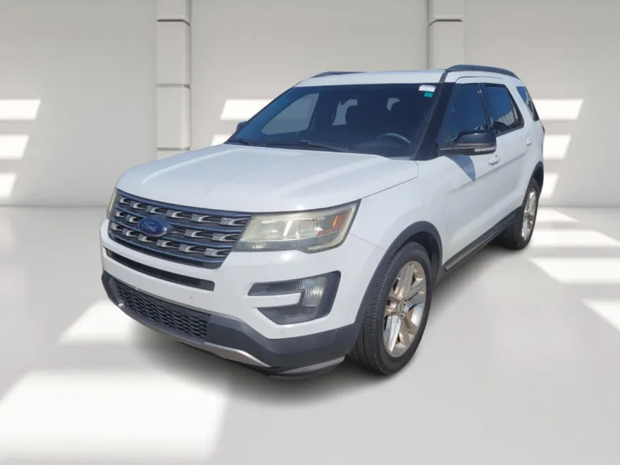 2016 Ford Explorer XLT photo 1