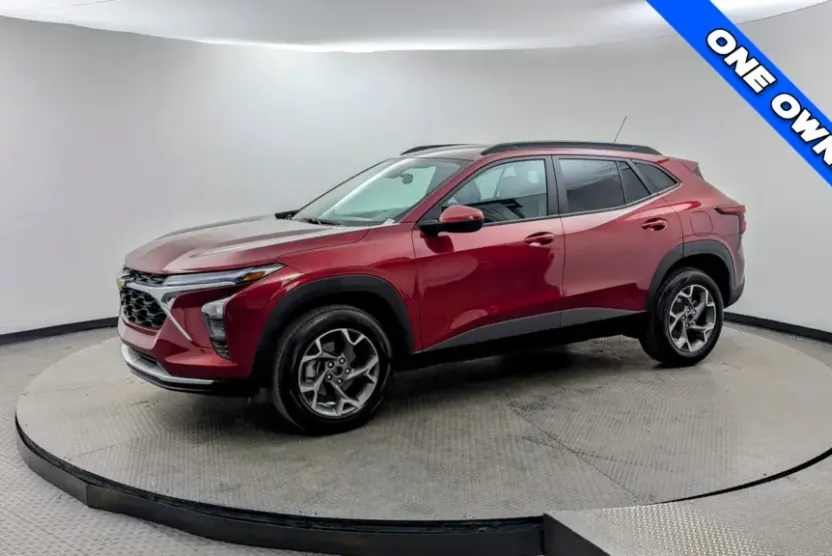 2025 Chevrolet Trax LT photo 1