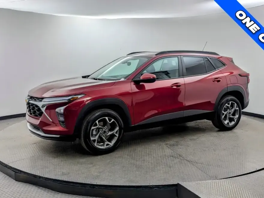 2025 Chevrolet Trax LT photo 1