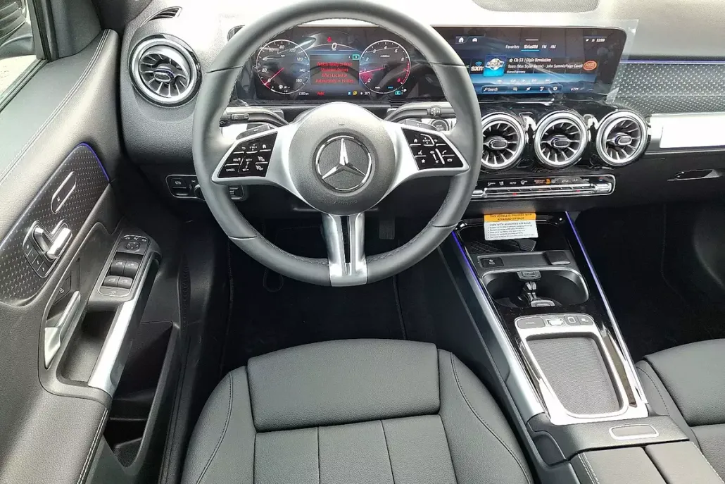 2025 Mercedes Benz GLB 250 4MATIC photo 1