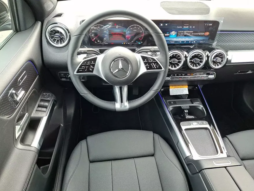 2025 Mercedes Benz GLB 250 4MATIC photo 1