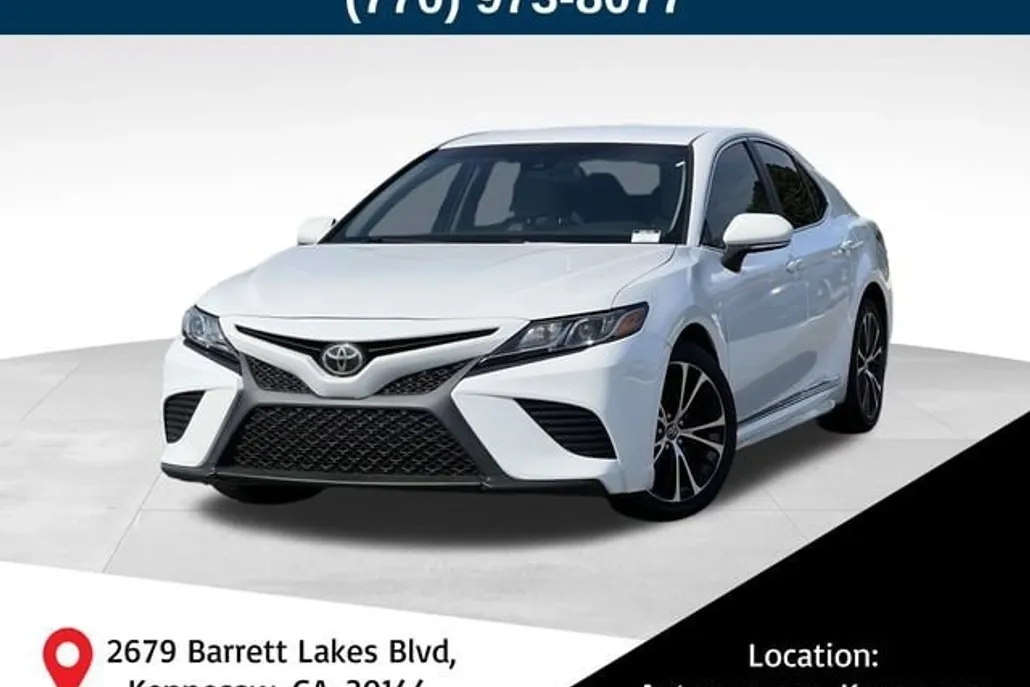 2018 Toyota Camry SE XLE photo 1