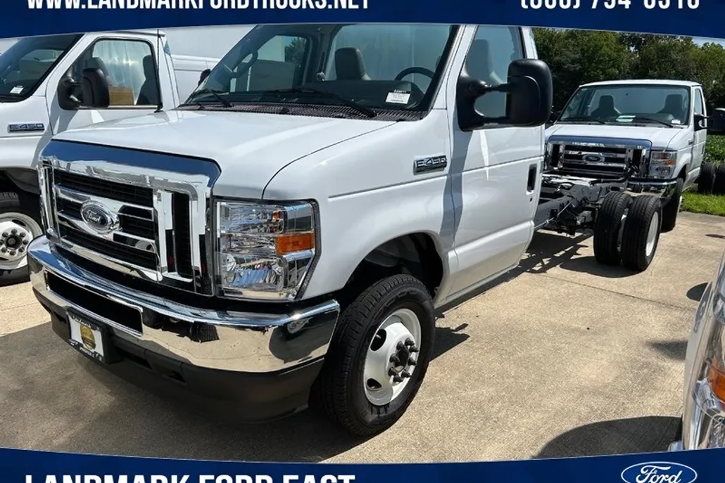 2025 Ford E-450 photo 1