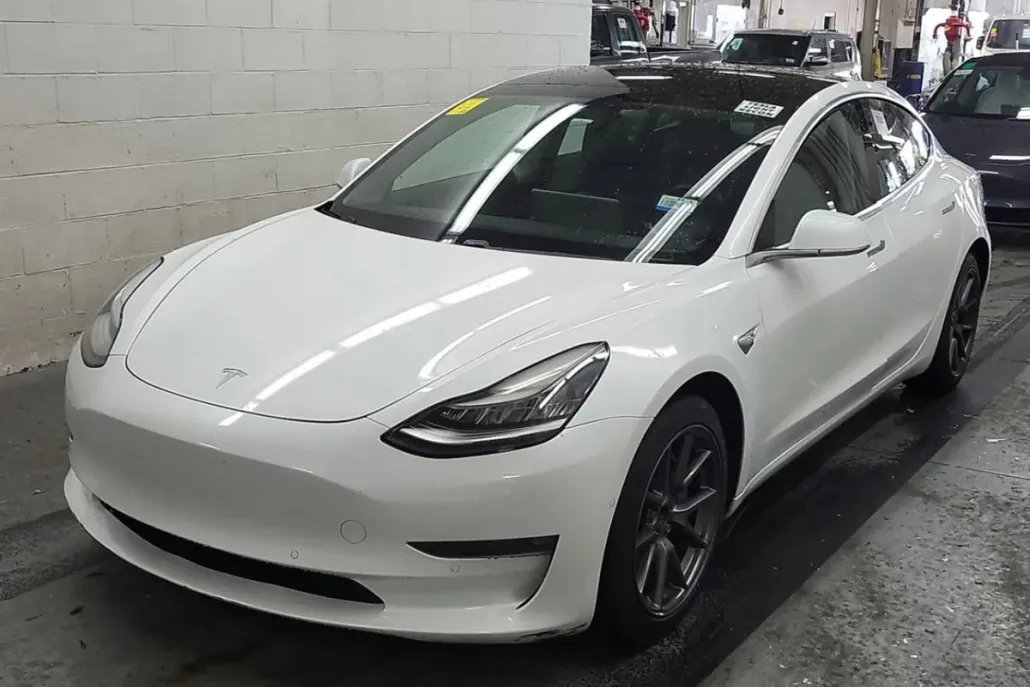 2019 Tesla Model 3 Long Range photo 1