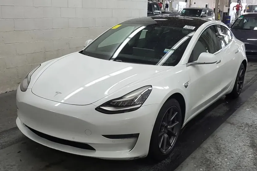 2019 Tesla Model 3 Long Range photo 1
