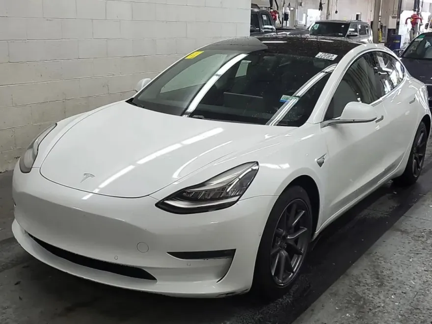2019 Tesla Model 3 Long Range photo 1