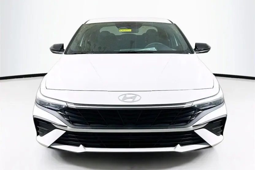 2025 Hyundai Elantra SEL Sport photo 1