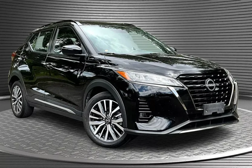 2022 Nissan Kicks SR photo 1