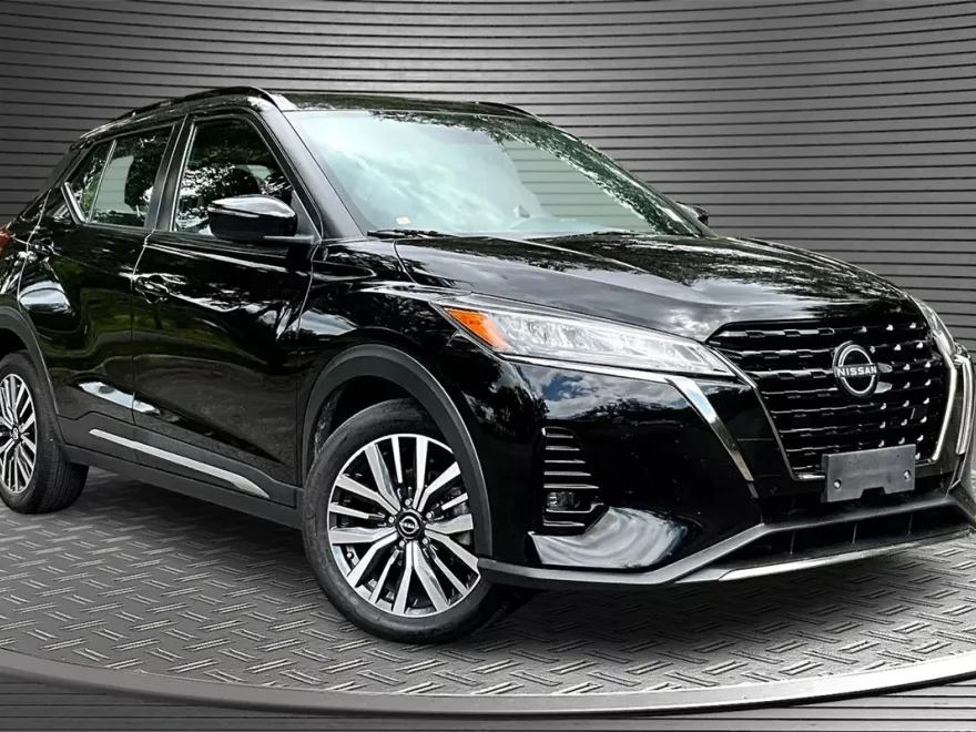 2022 Nissan Kicks SR photo 1