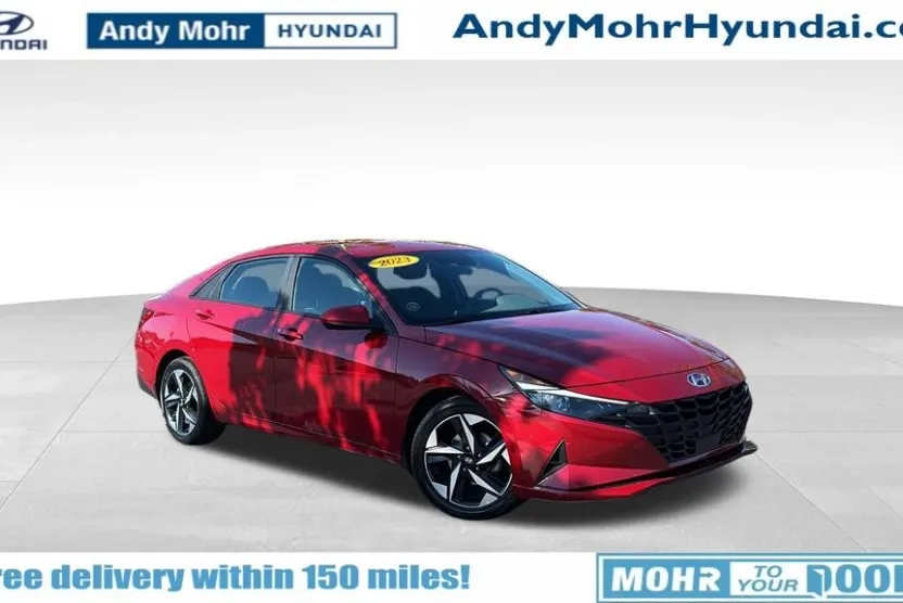 2023 Hyundai Elantra SEL photo 1