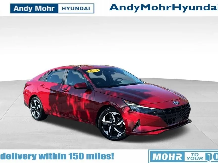 2023 Hyundai Elantra SEL photo 1