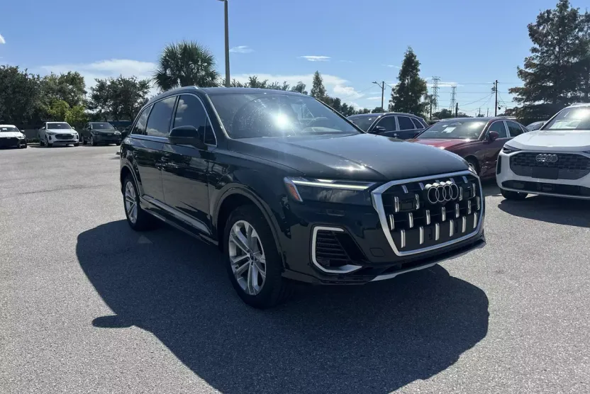 2025 Audi Q7 Premium Plus photo 1