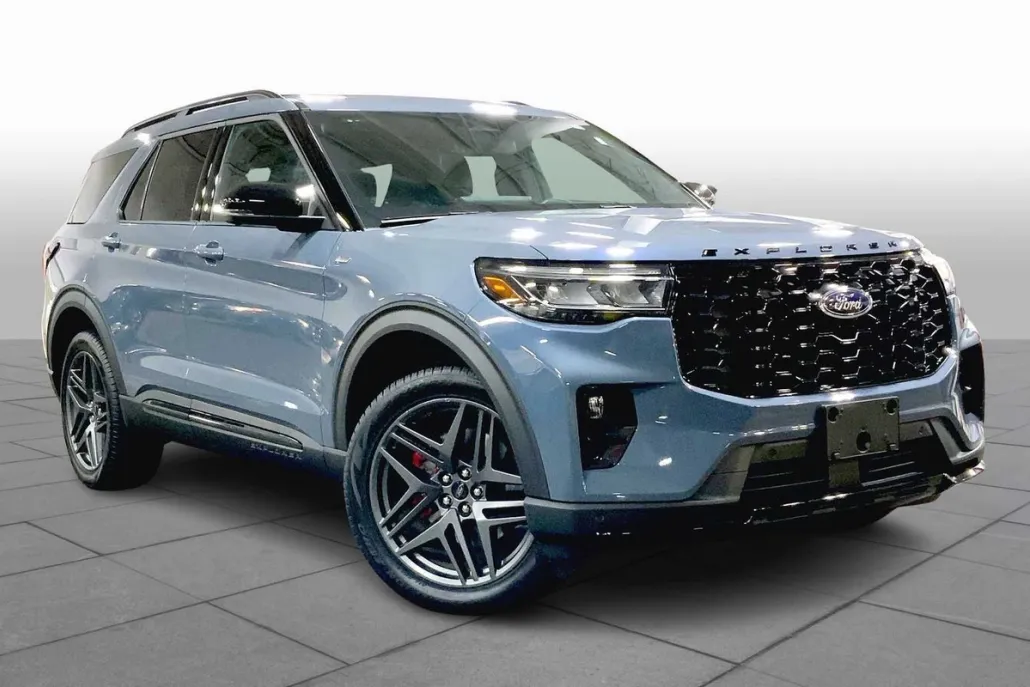 2025 Ford Explorer ST-Line photo 1
