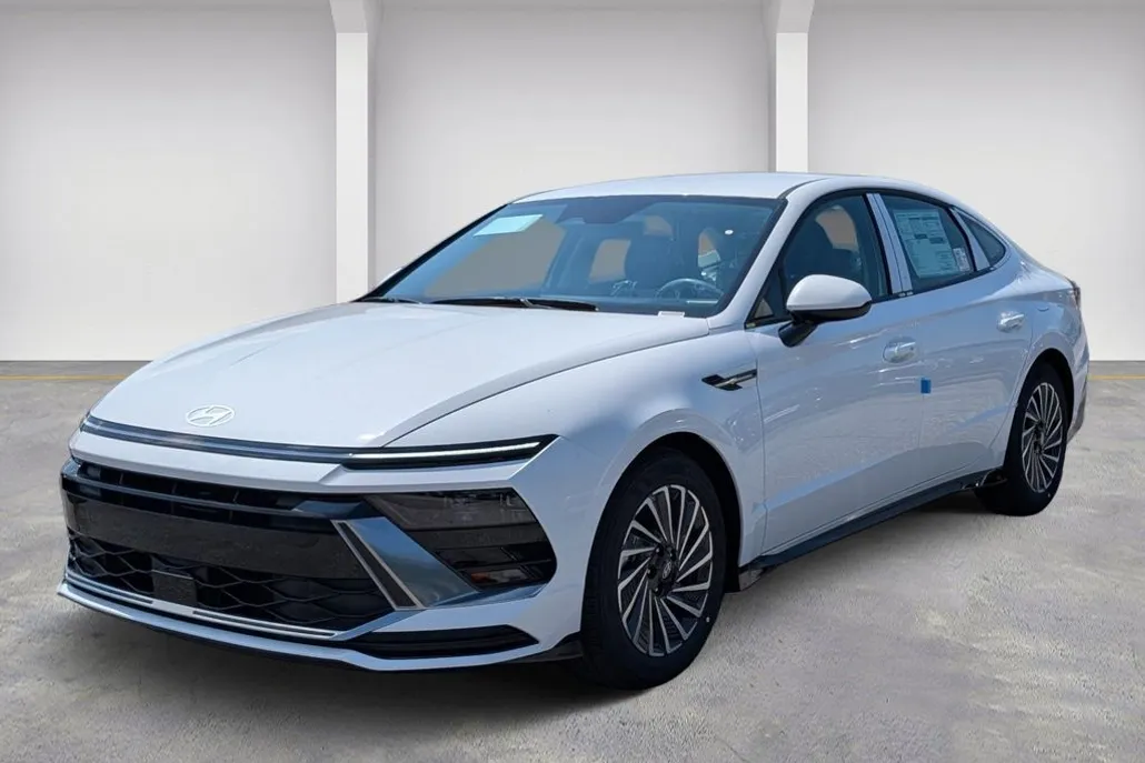 2025 Hyundai Sonata Hybrid SEL photo 1