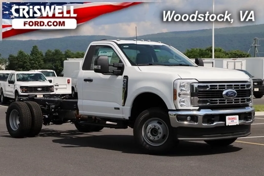 2025 Ford F-350 photo 1