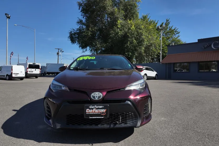 2017 Toyota Corolla SE photo 1