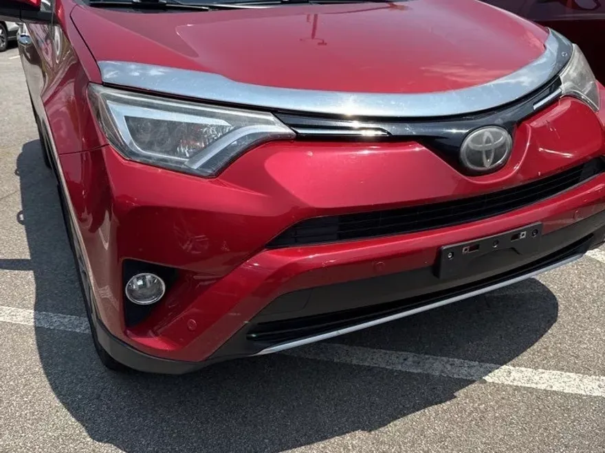 2016 Toyota RAV4 Limited photo 1