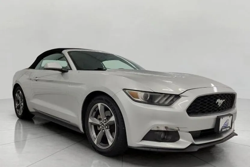 2015 Ford Mustang V6 Convertible photo 1