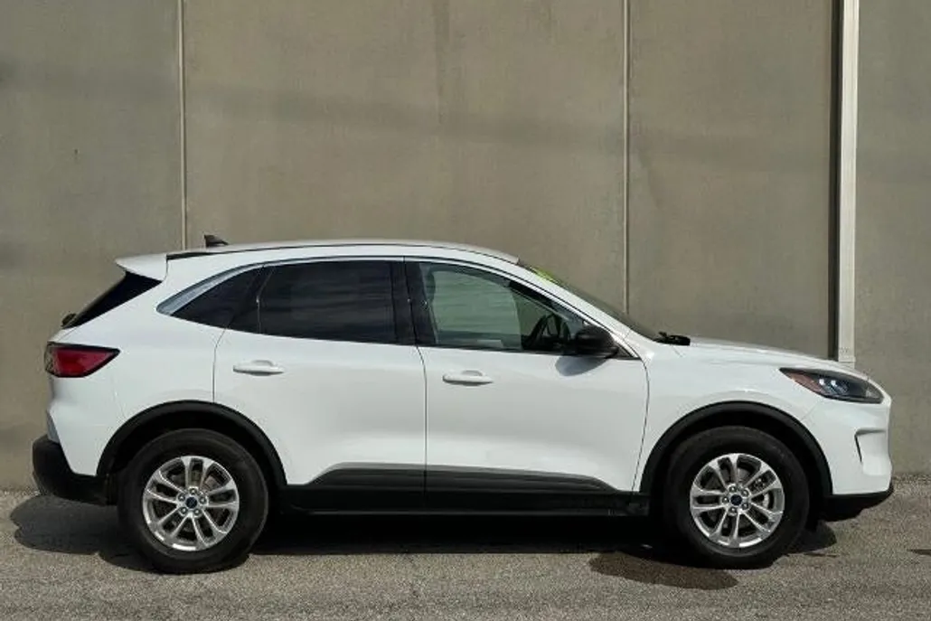 2022 Ford Escape SE photo 1