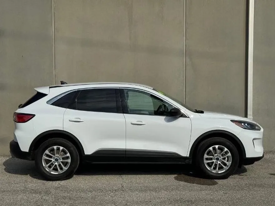 2022 Ford Escape SE photo 1