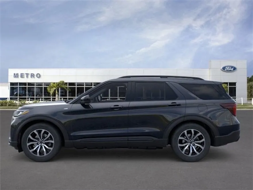 2025 Ford Explorer ST-Line photo 1