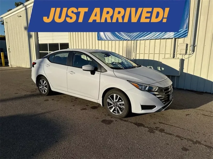2024 Nissan Versa 1.6 SV photo 1