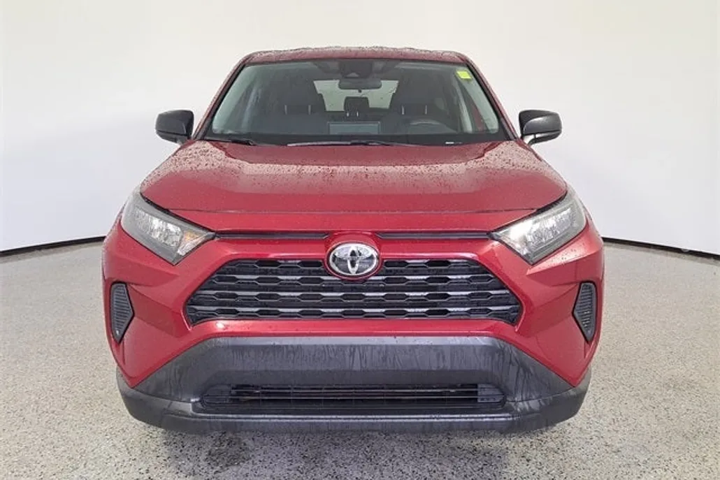 2022 Toyota RAV4 LE photo 1
