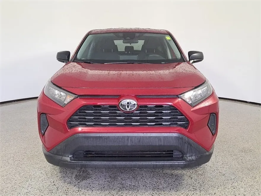 2022 Toyota RAV4 LE photo 1