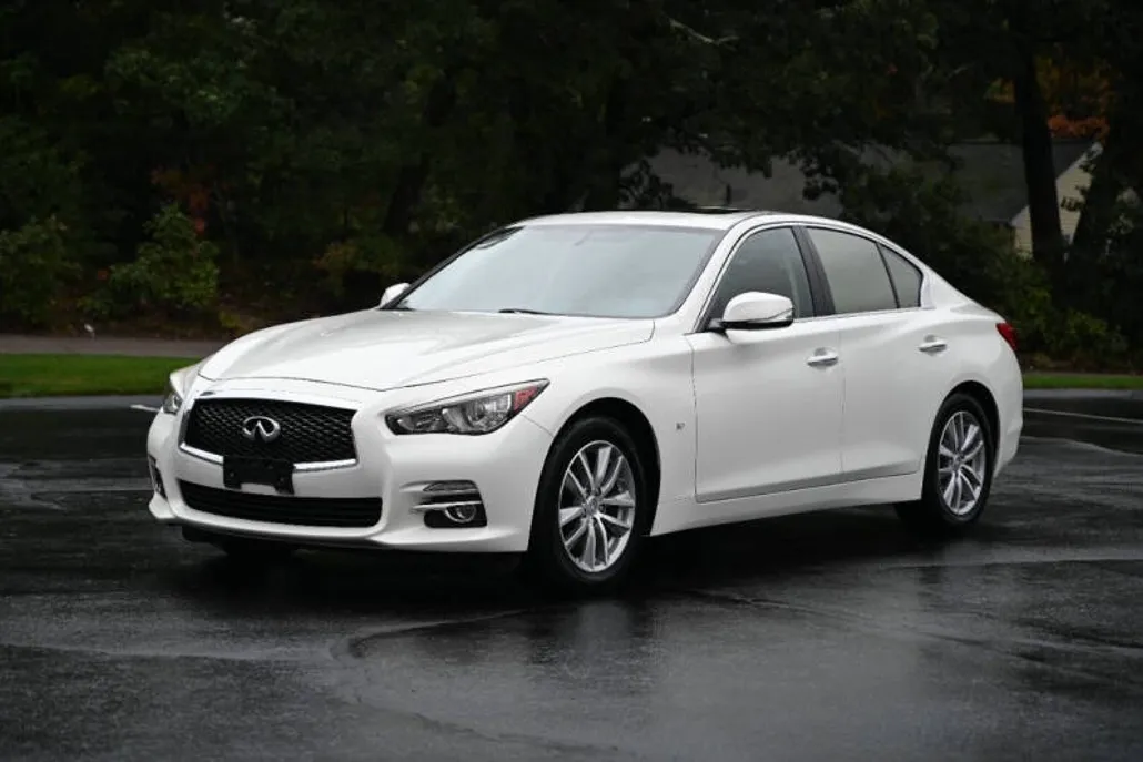2015 Infiniti Q50 Premium photo 1
