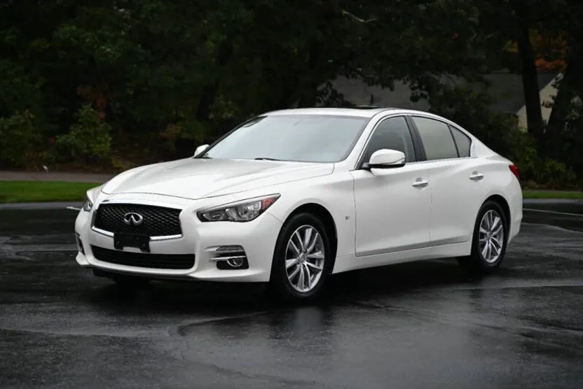 2015 Infiniti Q50 Premium photo 1