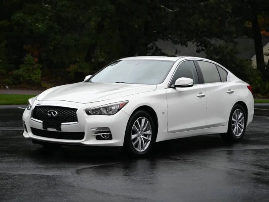 2015 Infiniti Q50 Premium photo 1