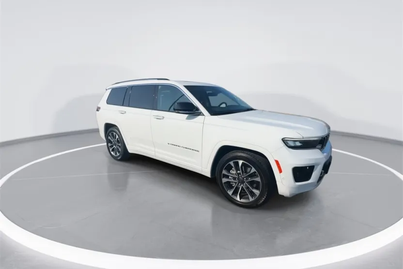 2022 Jeep Grand Cherokee Overland photo 1
