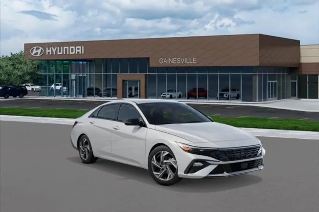2025 Hyundai Elantra SEL Sport photo 1