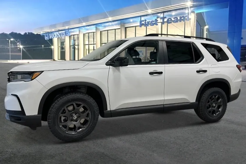 2025 Honda Pilot TrailSport photo 1