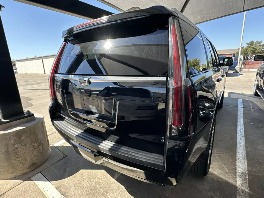 2017 Cadillac Escalade Platinum Sport photo 1