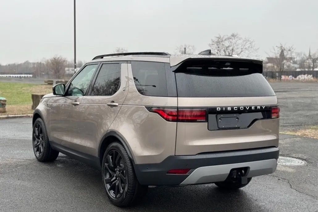 2025 Land Rover Discovery S photo 1