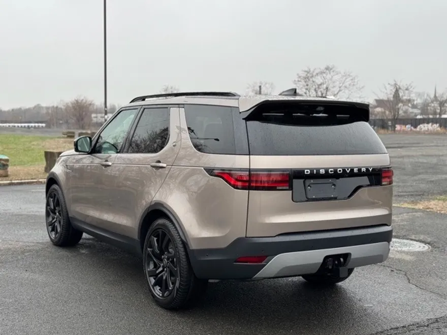 2025 Land Rover Discovery S photo 1