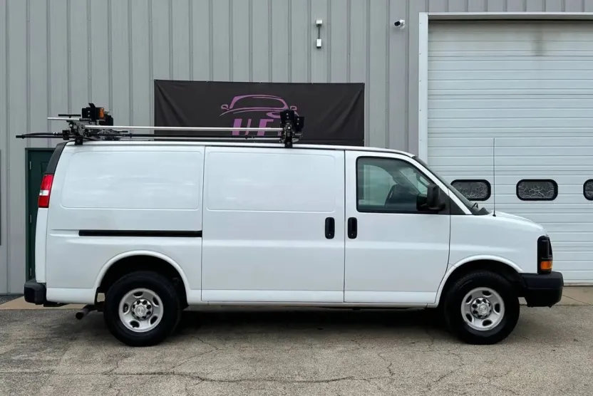 2016 Chevrolet Express 2500 Cargo Van photo 1